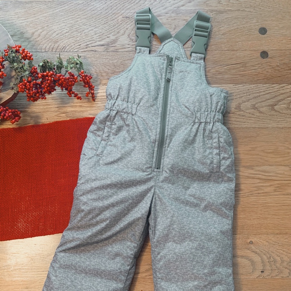 Gap Unisex Snowsuit size 3